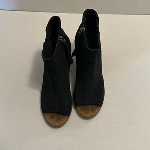 Toms Majorca 8.5 Black open toe heeled booties